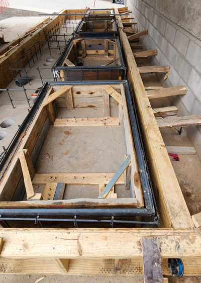 Trabajos de construcción de bases para transformadores en Torre Vado Prime Center, Hermosillo, Sonora.